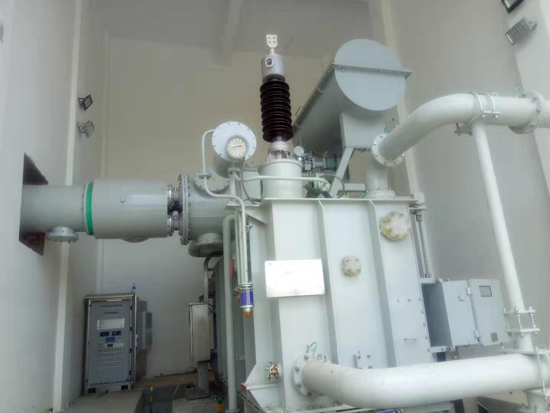 72.5kV油-SF6變壓器套管在遼寧喀左安裝照片.jpg
